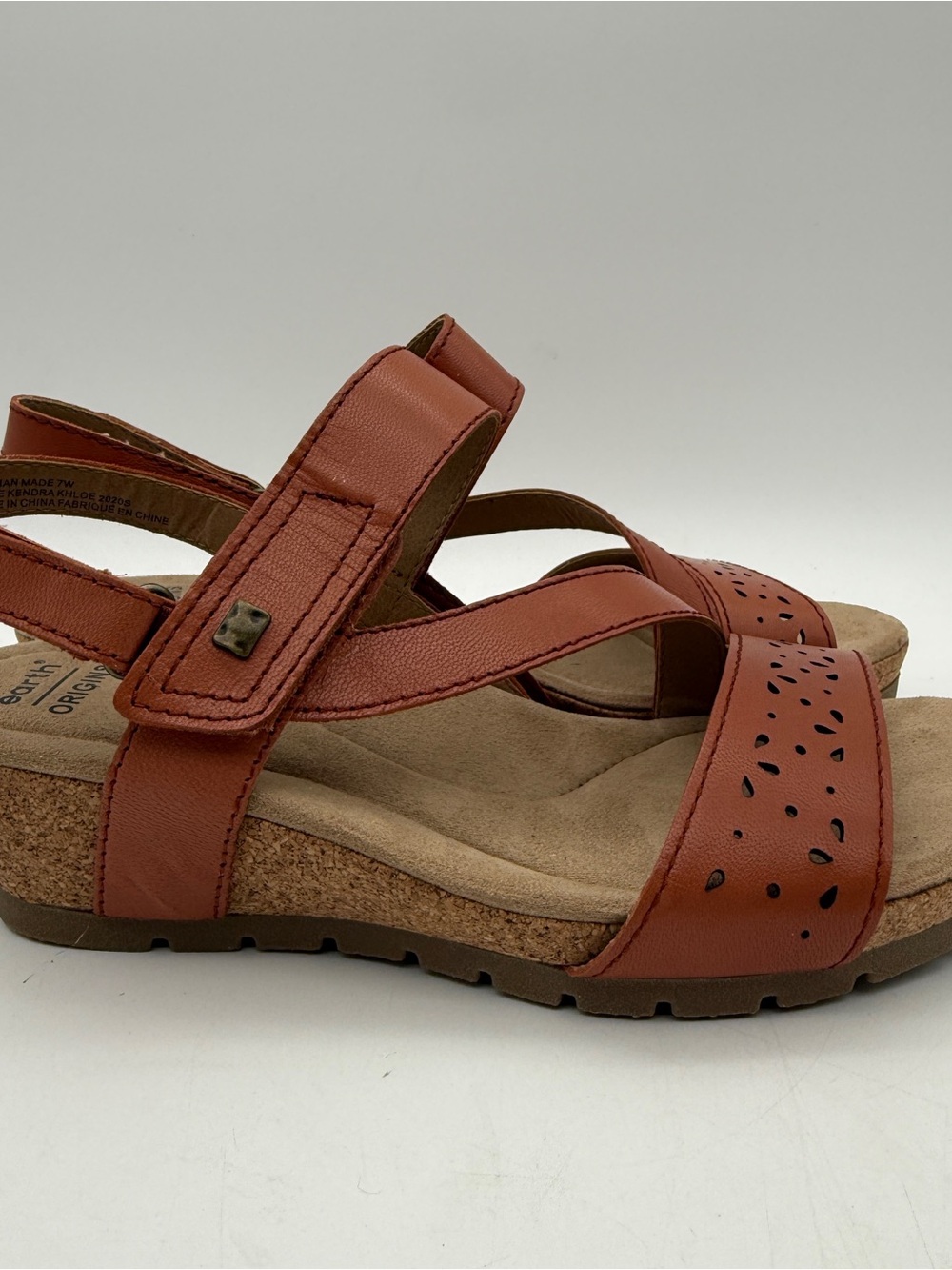 Earth Origins Kendra Khloe Ginger Spice Womens 7W Wide Sandals NIB Comfort